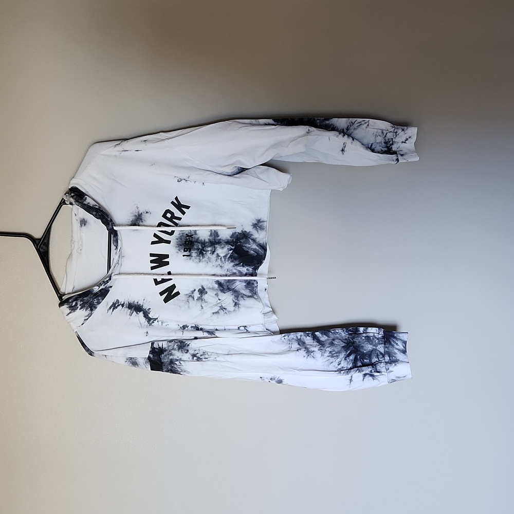Long sleeve crop top